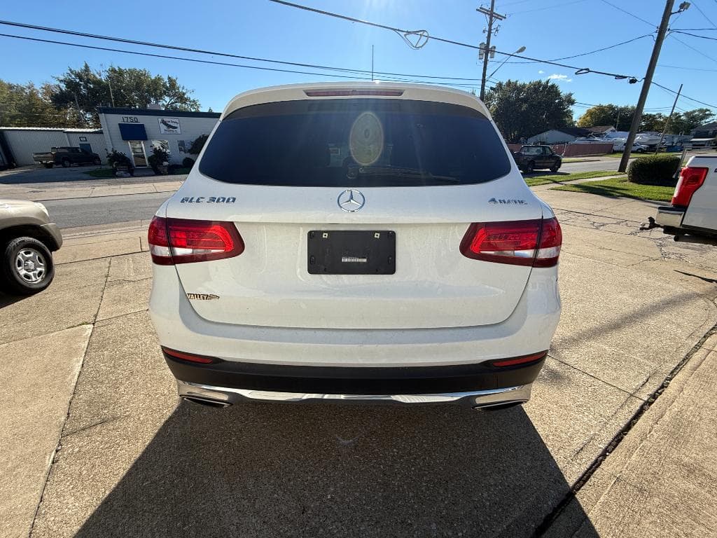 2016 Mercedes-Benz GLC GLC 300 4MATIC - Image 2