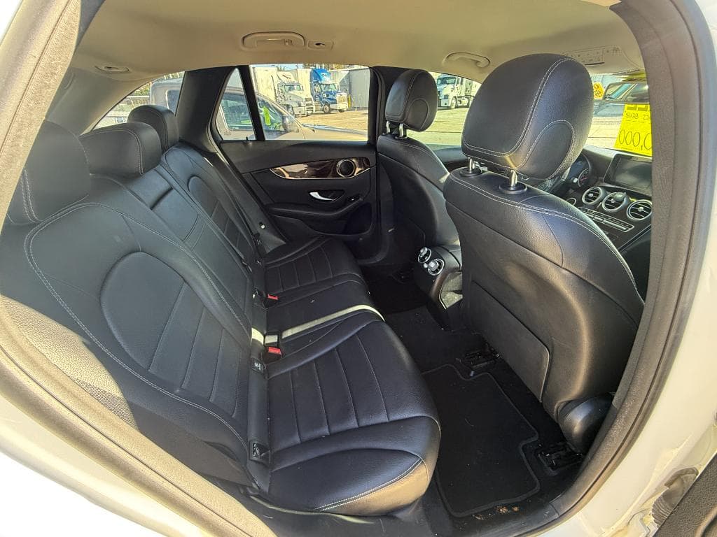 2016 Mercedes-Benz GLC GLC 300 4MATIC - Image 4
