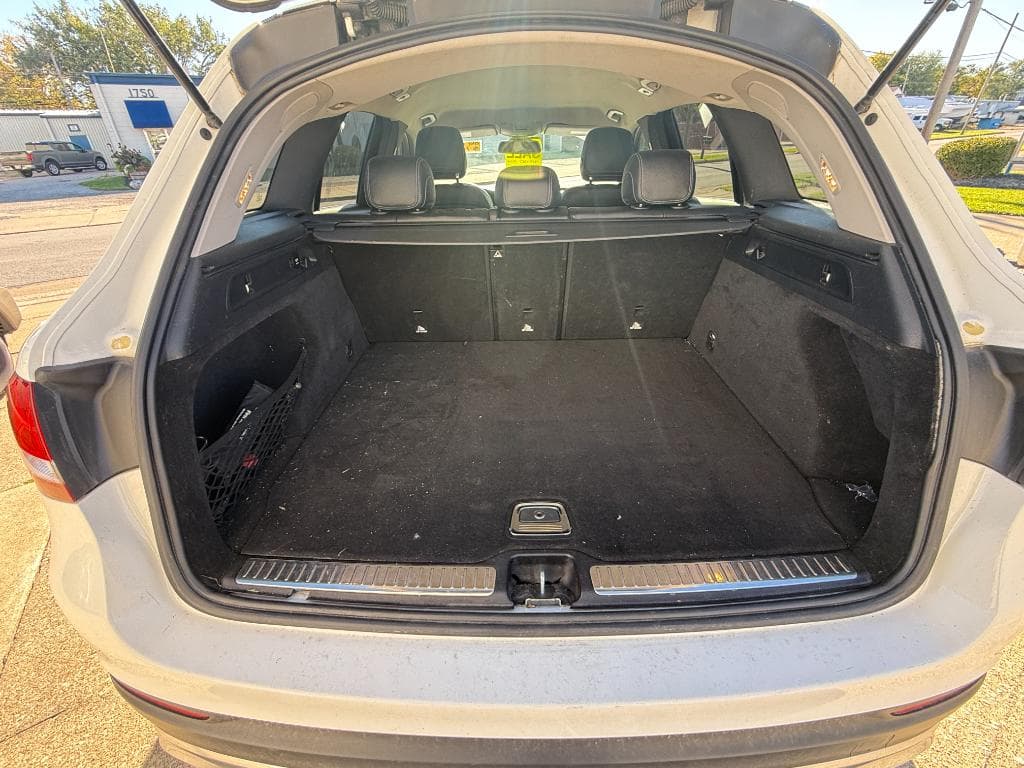 2016 Mercedes-Benz GLC GLC 300 4MATIC - Image 3